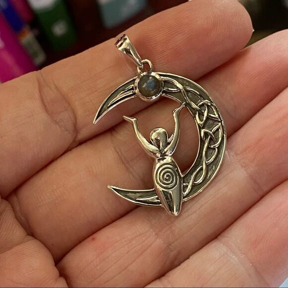Celtic Moon Goddess Labradorite Sterling Silver Pendant - Picture 4 of 6
